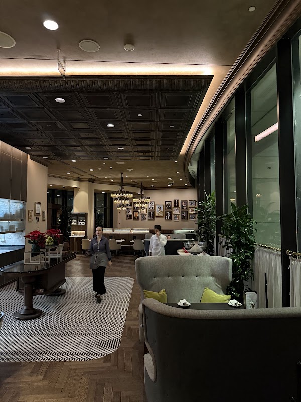 The Revolutionary Dining Room & Bar 4