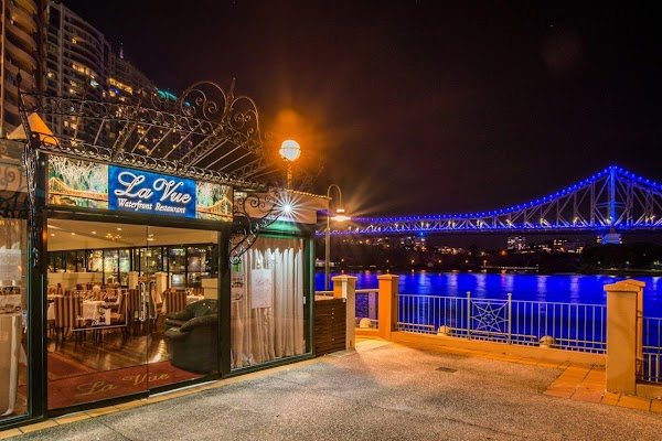 La Vue Waterfront Restaurant 4