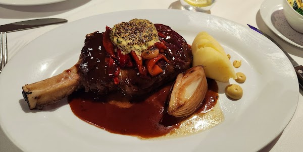 La Vue Waterfront Restaurant 3