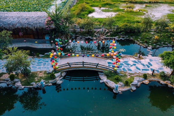 Khu du lịch Hang Múa