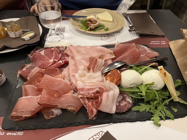 Ristorante di Rifugio Sapienza 4