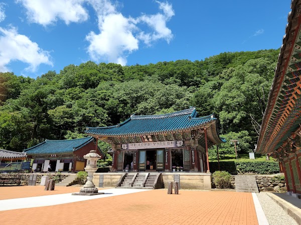Seoraksan Sinheungsa Temple 1