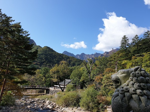 Seoraksan Sinheungsa Temple 3