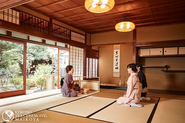 KIMONO TEA CEREMONY KYOTO MAIKOYA at NISHIKI