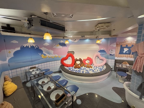 Modern Toilet Theme Restaurant 1