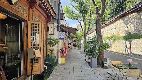 Seosulla-gil (Jongmyo Shrine Stone Wall Walkway) 2
