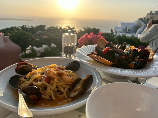 Kastro Restaurant Oia 3