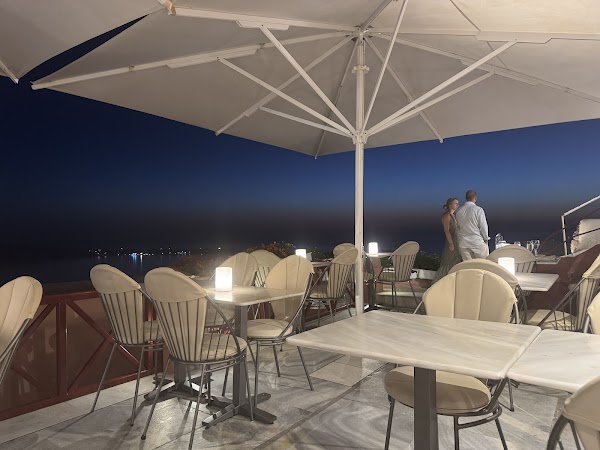 Kastro Restaurant Oia 2