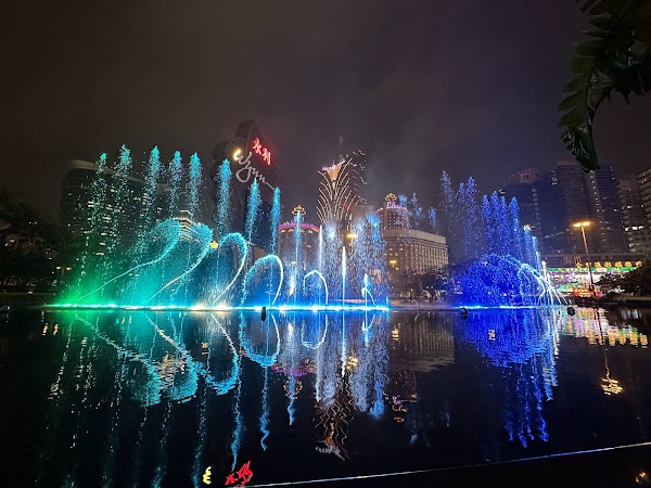Wynn Macau Fountain 1