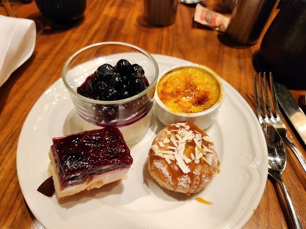 Notch8 Restaurant & Bar 2