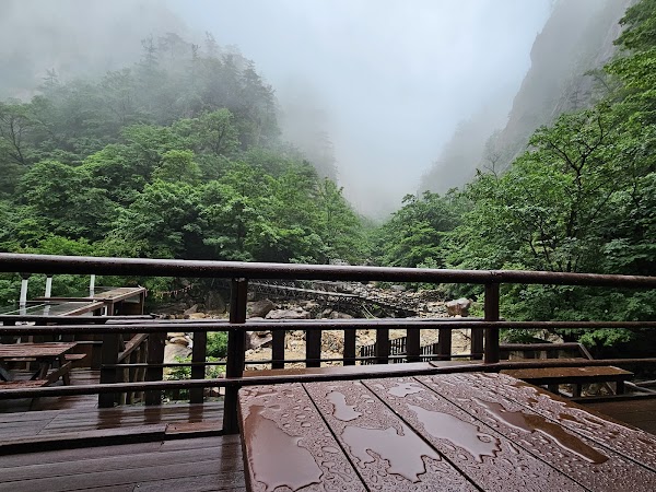 Yangpok Mountain Shelter