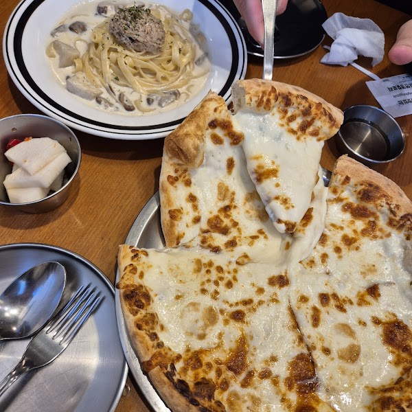 Myeongdong Pizza 3