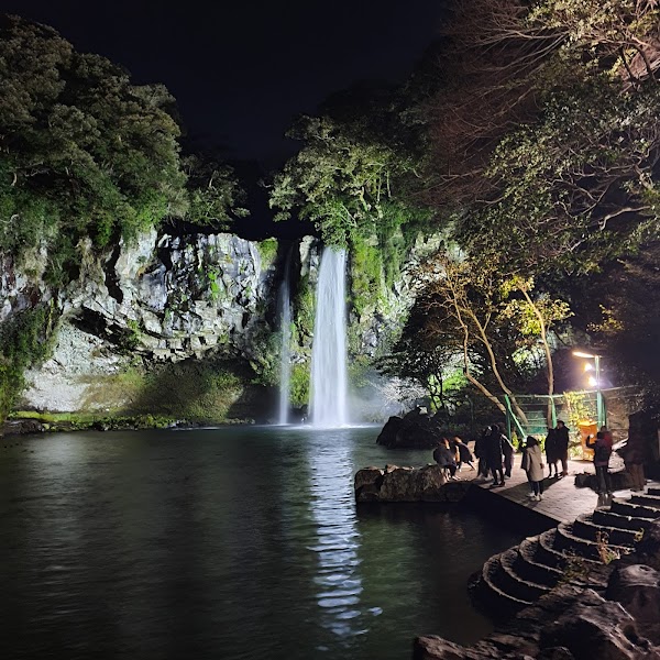 Cheonjiyeon Waterfall 5