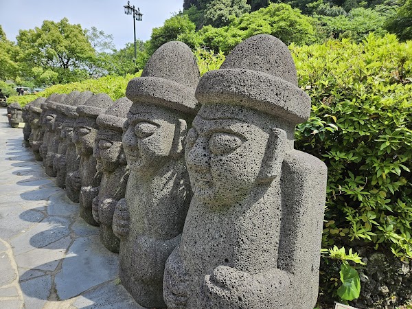 Cheonjiyeon Waterfall 3