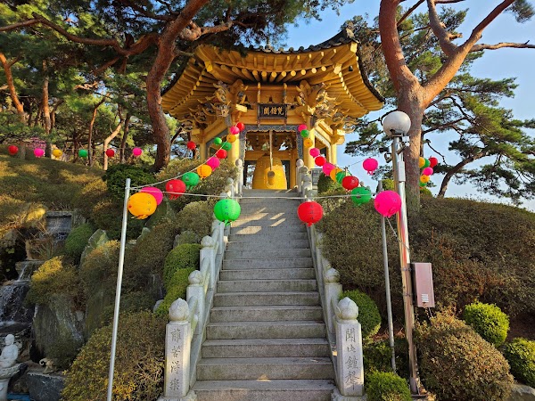 Heungryunsa Temple 6