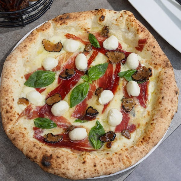 Pietra Pizzeria & Cocktail Bar - #1 Pizzeria in Serbia and #26 in Europe 5