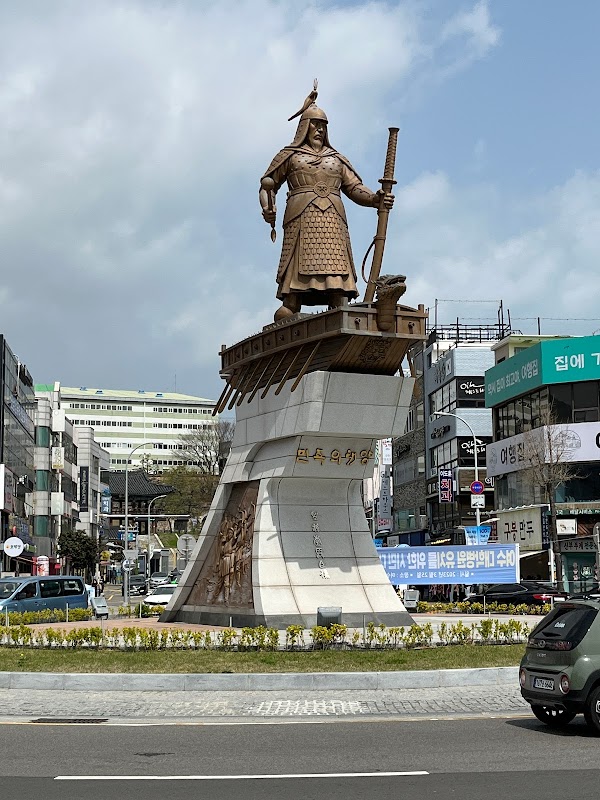 Yi Sun-Sin Square 2