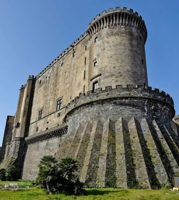Castel Nuovo 6