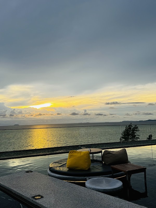 Over the moon at Ana Anan Pattaya 3