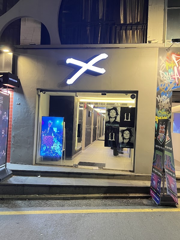 DON'T LXXK UP Hongdae