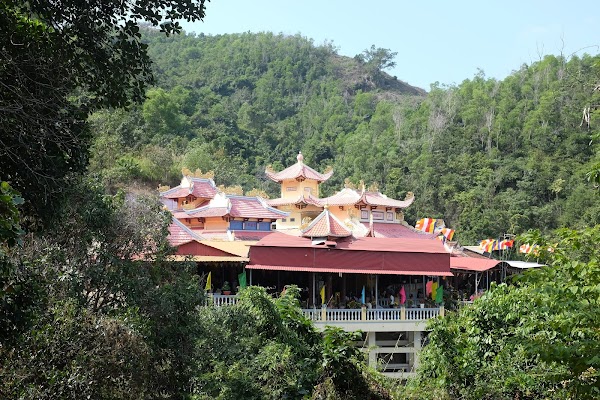 Suoi Do Pagoda 1
