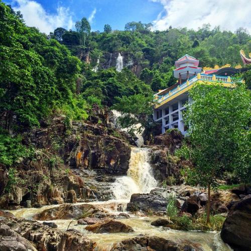 Suoi Do Pagoda 5