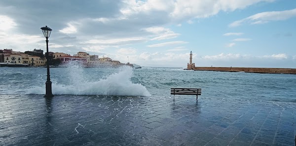 Old Venetian Port of Chania 5