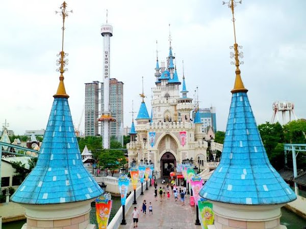 Lotte World Magic Island.