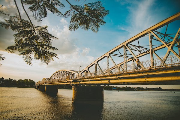 Trường Tiền Bridge