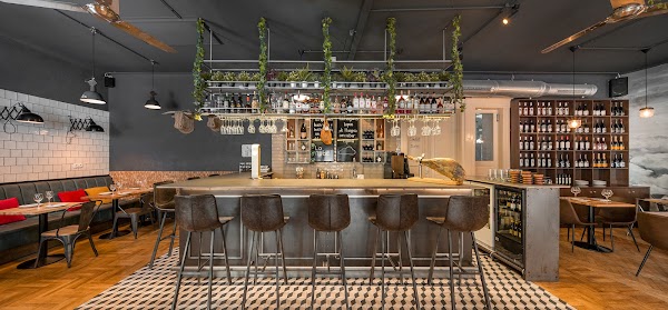 La Nube Tapas & Wine Restaurant 1