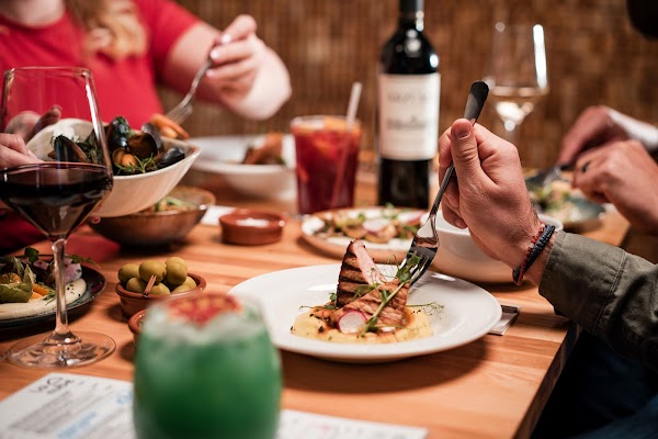 La Nube Tapas & Wine Restaurant 6