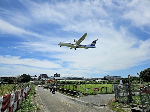 Songshan Airport - Aircraft Viewing Alley 4