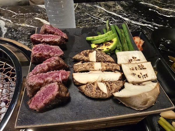 일편등심 명동점 | Myeongdong Beef Korean BBQ restaurant kbbq Beef | 焼き肉 焼肉 |一片里脊 明洞店 烤肉 2