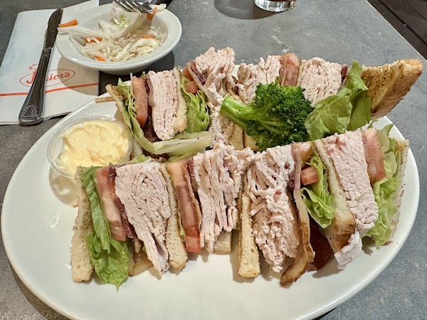 Junior's Restaurant & Bakery 4