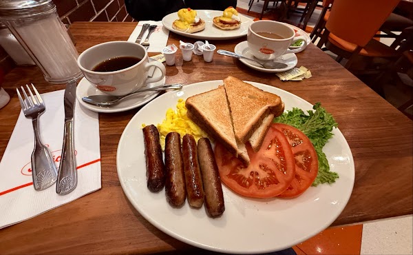 Junior's Restaurant & Bakery 3