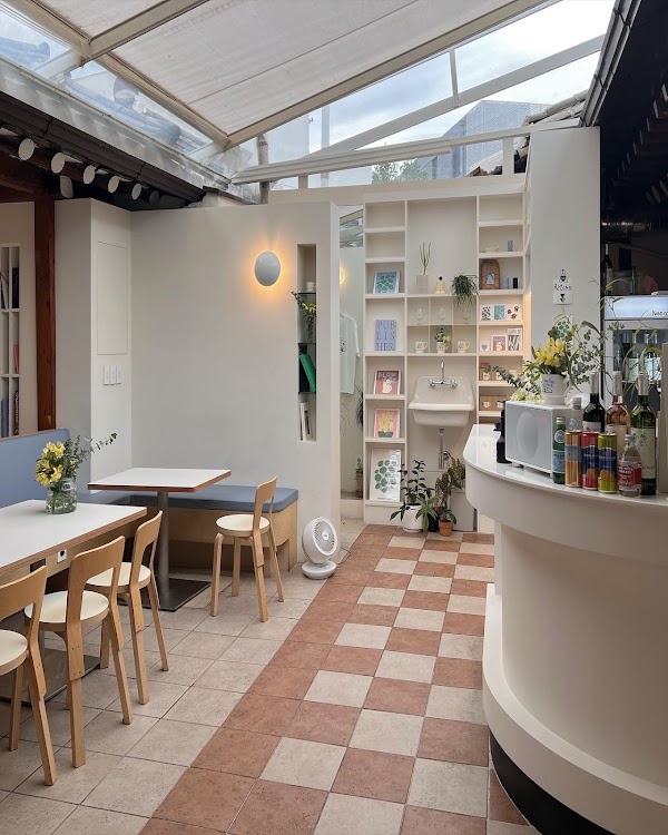 Dot Blanket Samcheong Hanok Branch