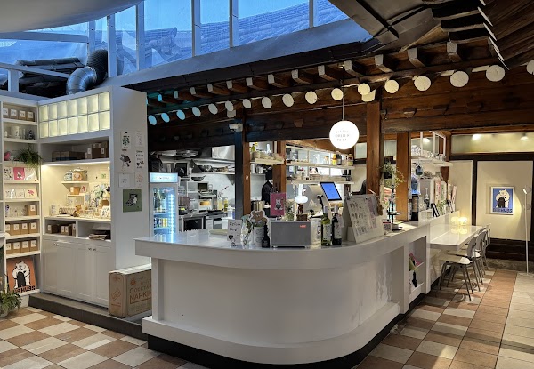 Dot Blanket Samcheong Hanok Branch 5