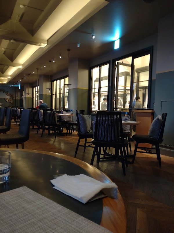 crossfield with TERRACE LOUNGE 3