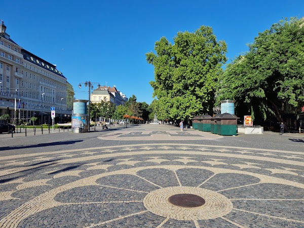 Hviezdoslavovo námestie 1