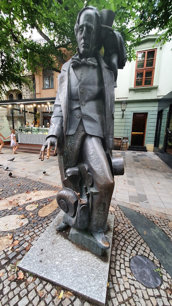 Hviezdoslavovo námestie 5