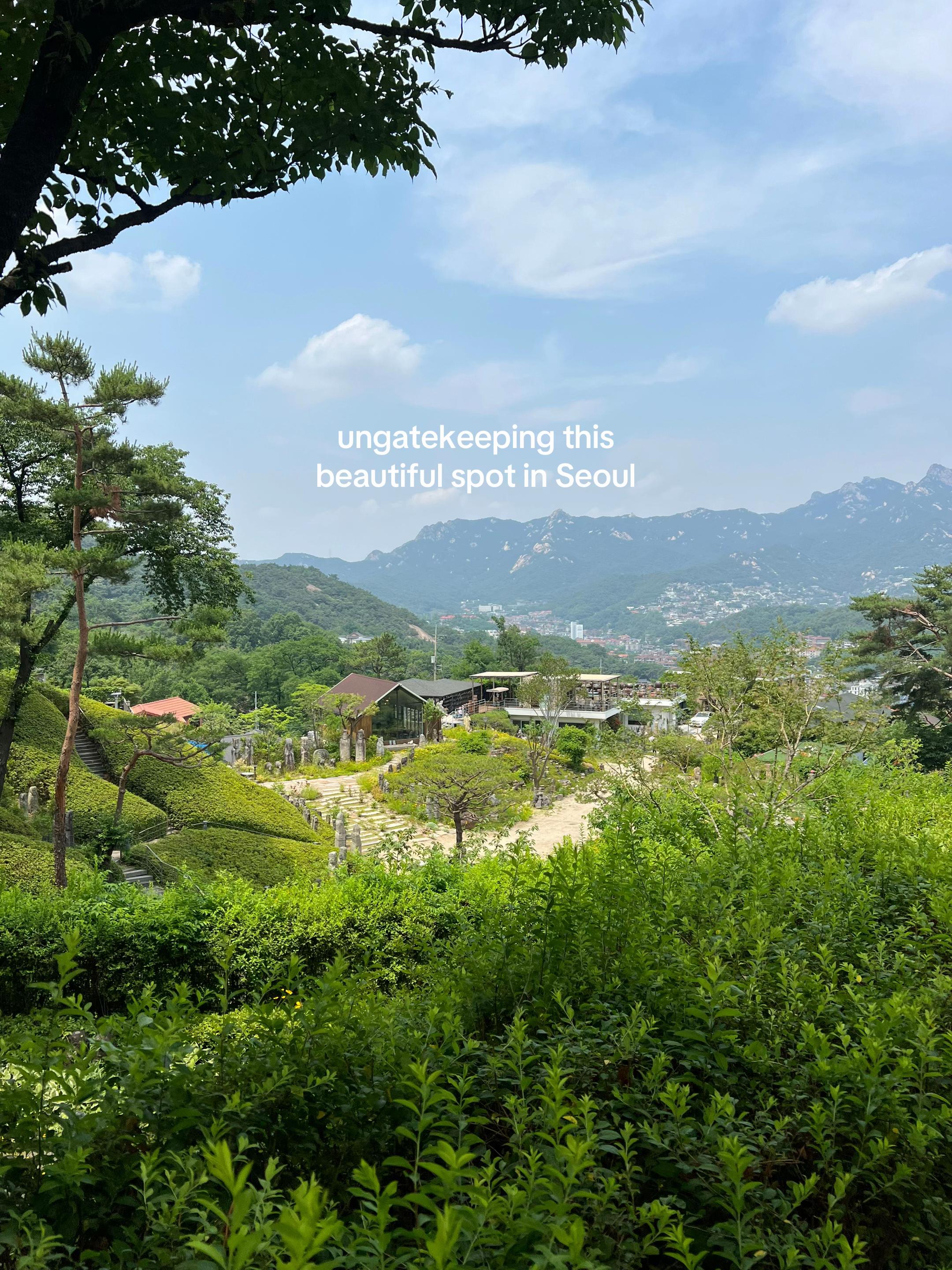🐟, Seoul City Wall Trail