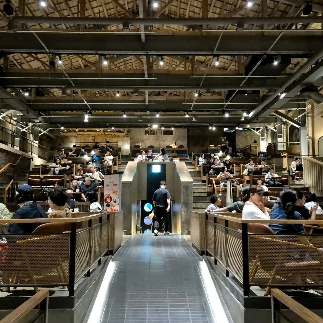 The Moonlighting Doctor, Starbucks Reserve Famille Park