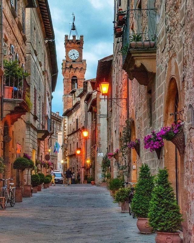 Europe Travel Guide 🇪🇺 Hotels | Attractions | Tips, Pienza