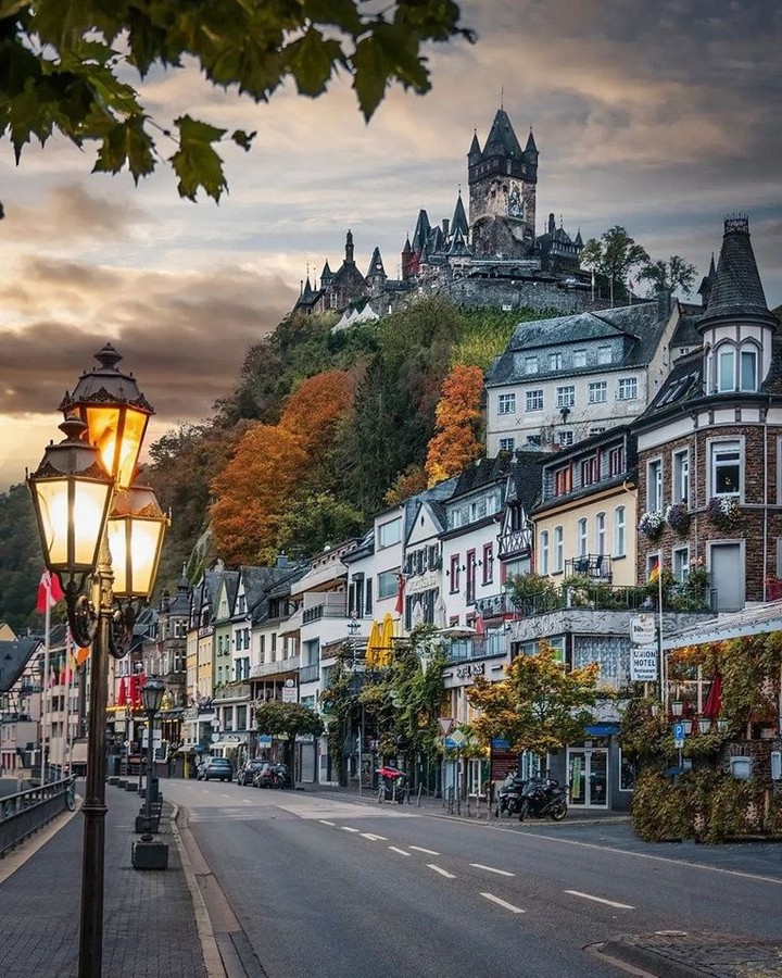 Europe Travel Guide 🇪🇺 Hotels | Attractions | Tips, Cochem Castle