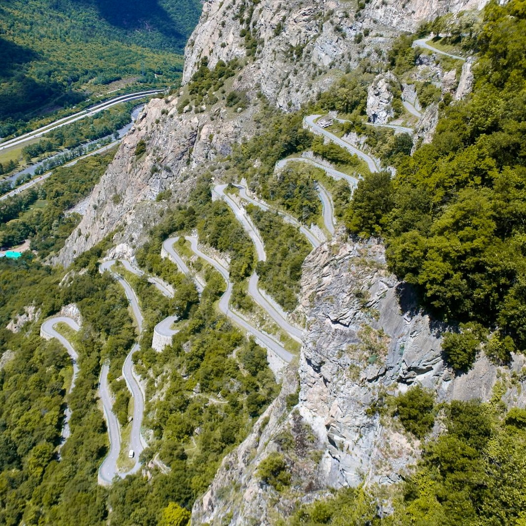 Flitter | L’assurance auto au kilomètre 🚘, Route de l'Aura