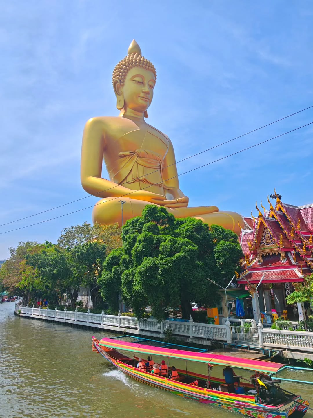 Postcardsfromyvi 🧡 Hotspot's | Foodie's | Travel Snaps 🌴🌺, Wat Paknam Phasi Charoen
