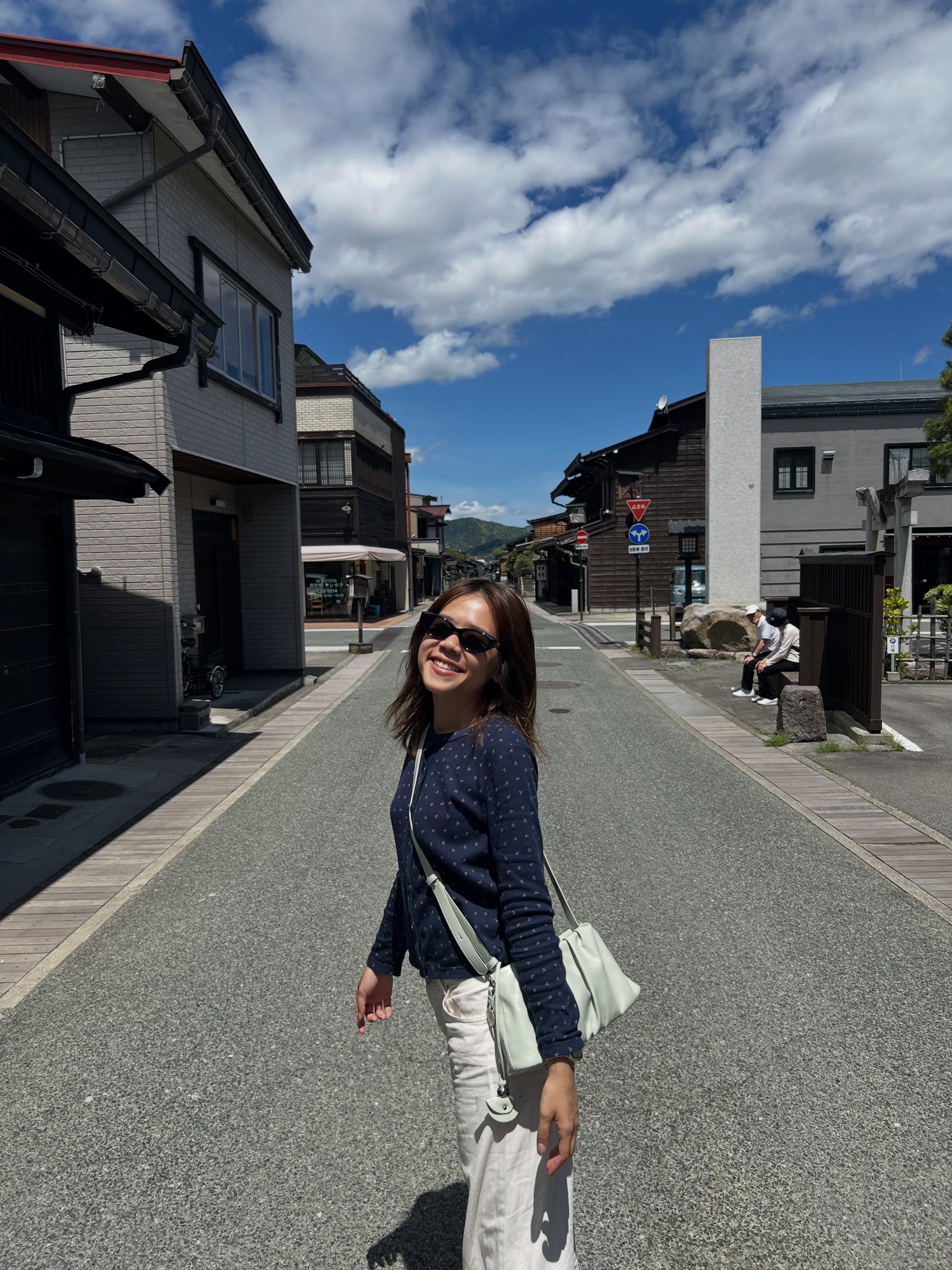 小欣 Kerryn Lee, Hida-Furukawa Station