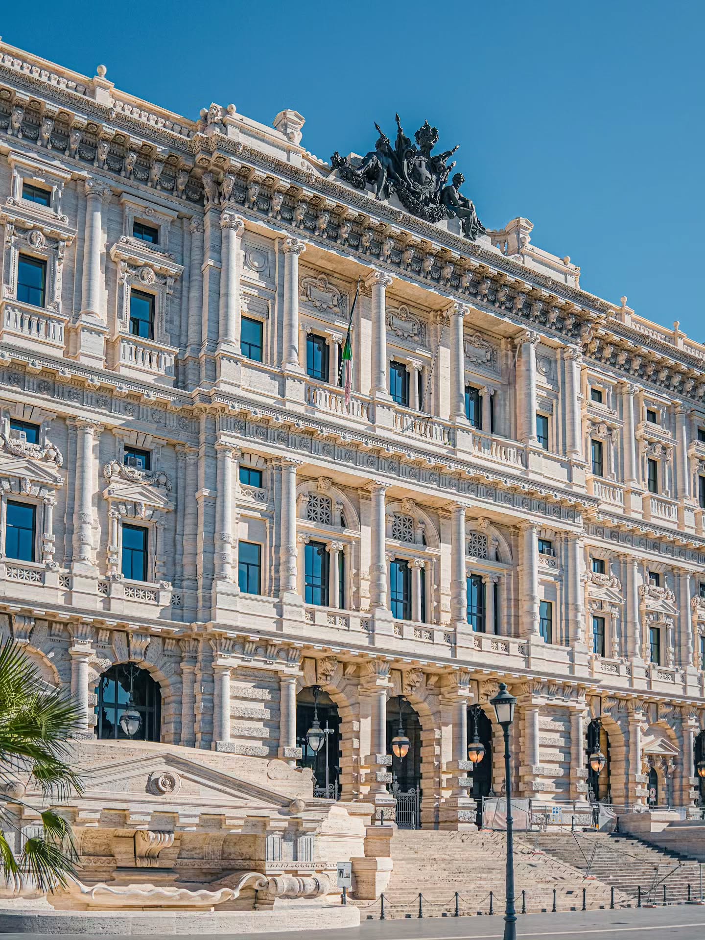 AESTHETICAL SYMPHONIES, Piazza Cavour