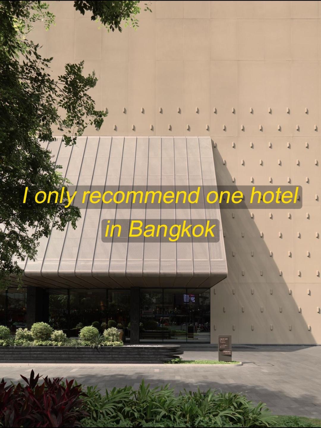 Tripukhotel01, Phrom Phong BTS Station