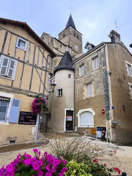 Campervan Castaways, Montmorillon